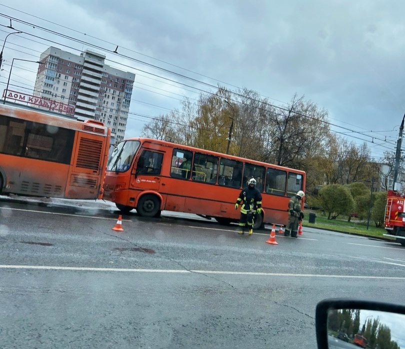 Автобусы попали в жесткое ДТП на проспекте Бусыгина в Нижнем Новгороде