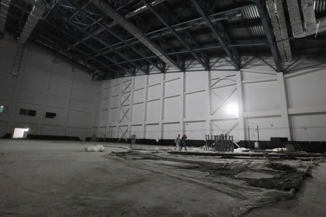 Основания тренировочных полей Ледового дворца смонтировали на Стрелке - фото 3