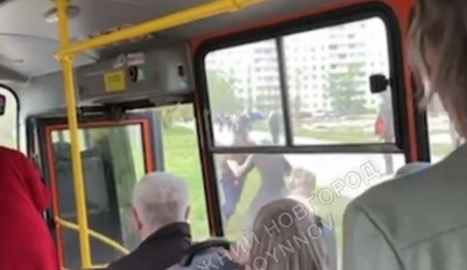 Пьяный пассажир подрался с кондуктором в нижегородской маршрутке - фото 1