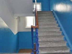 Так вот для чего красили края лестниц во времена СССР