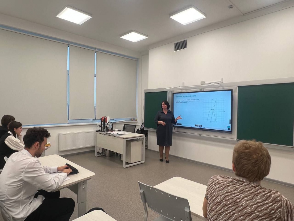 Более 540 учителей получат дополнительные выплаты по итогам сдачи ЕГЭ - фото 1