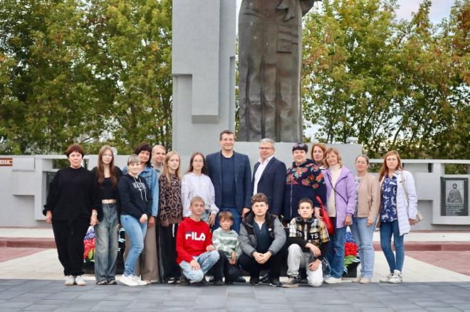 Никитин оценил благоустройство мемориала в Шатках - фото 2