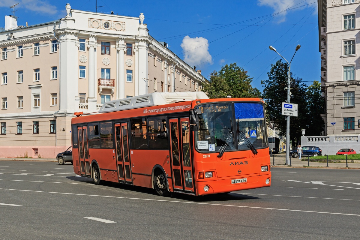 Выделенка для автобусов стала парковкой для нижегородских водителей