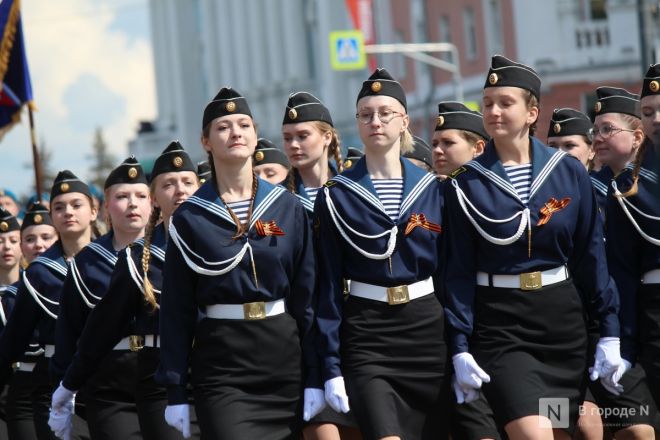 Фоторепортаж: парад в честь 80-й годовщины Победы прошел в Нижнем Новгороде - фото 202