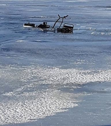 Мужчина на мотобуксировщике провалился под лед на Волге в Нижегородской области  - фото 1