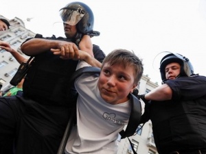 За участие детей в митингах россиян предлагают лишать родительских прав