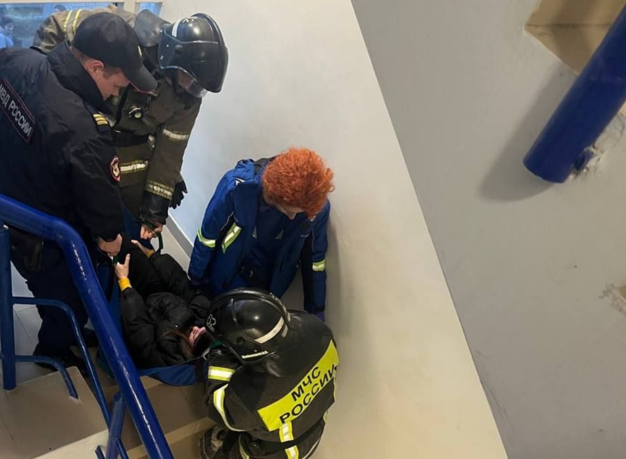 Девушка чуть не погибла в лифте в ТЦ в Нижегородской области - фото 1