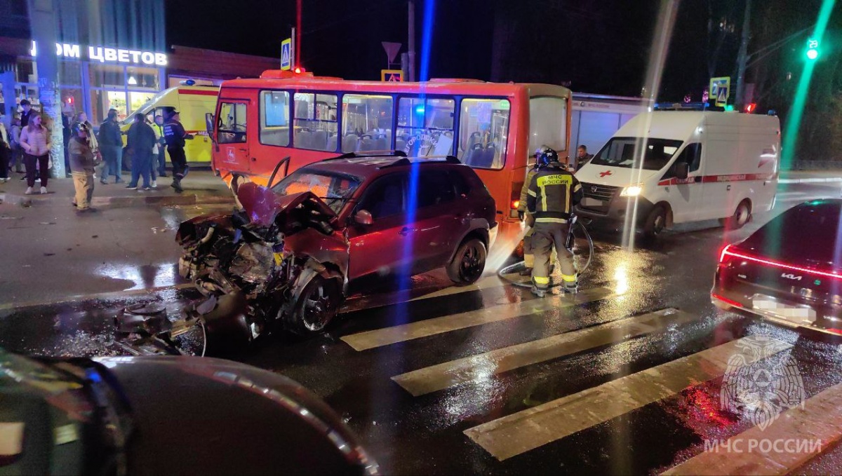 Несколько человек пострадали в ДТП с автобусом в Нижнем Новгороде  - фото 1